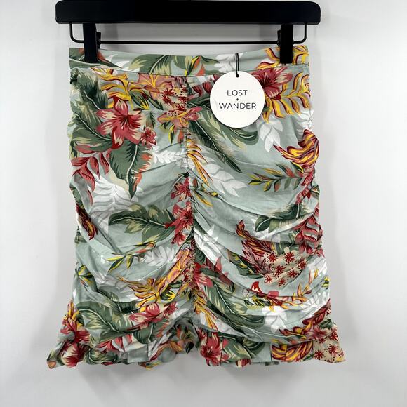 Lost & Wander Tropical Floral Hawaiian Mini Skirt Size Small NWT - Picture 1 of 8